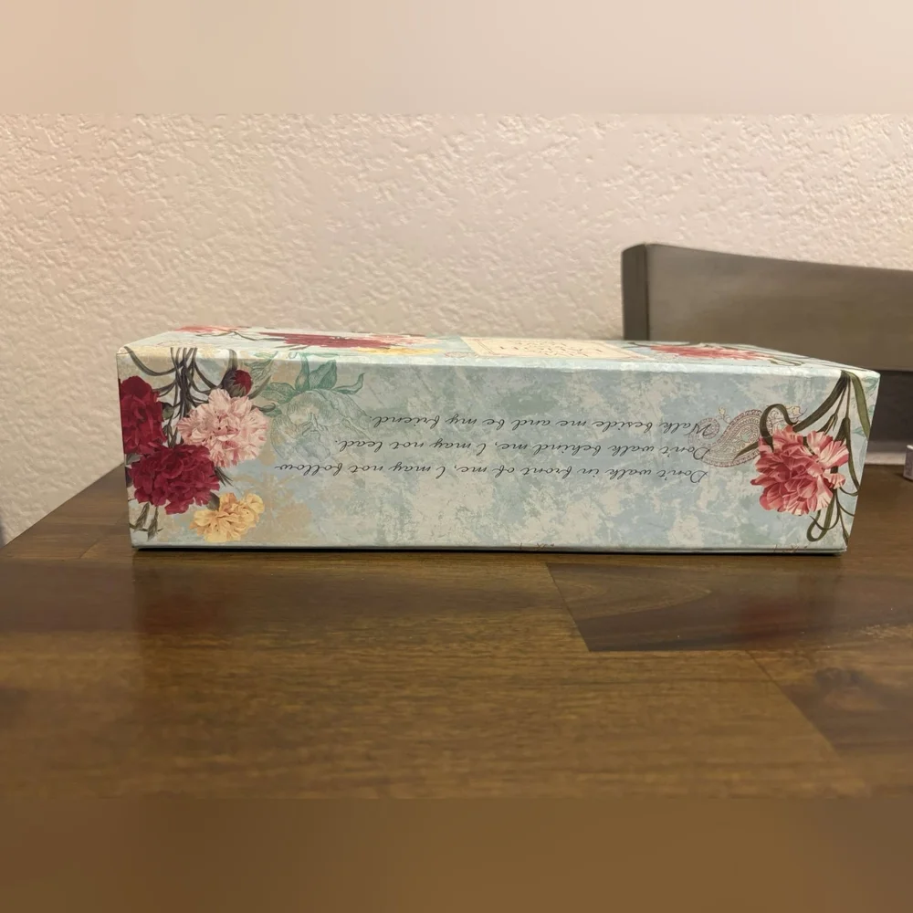 Like New! Encouraging Phrases Around A Beautiful Storing Box